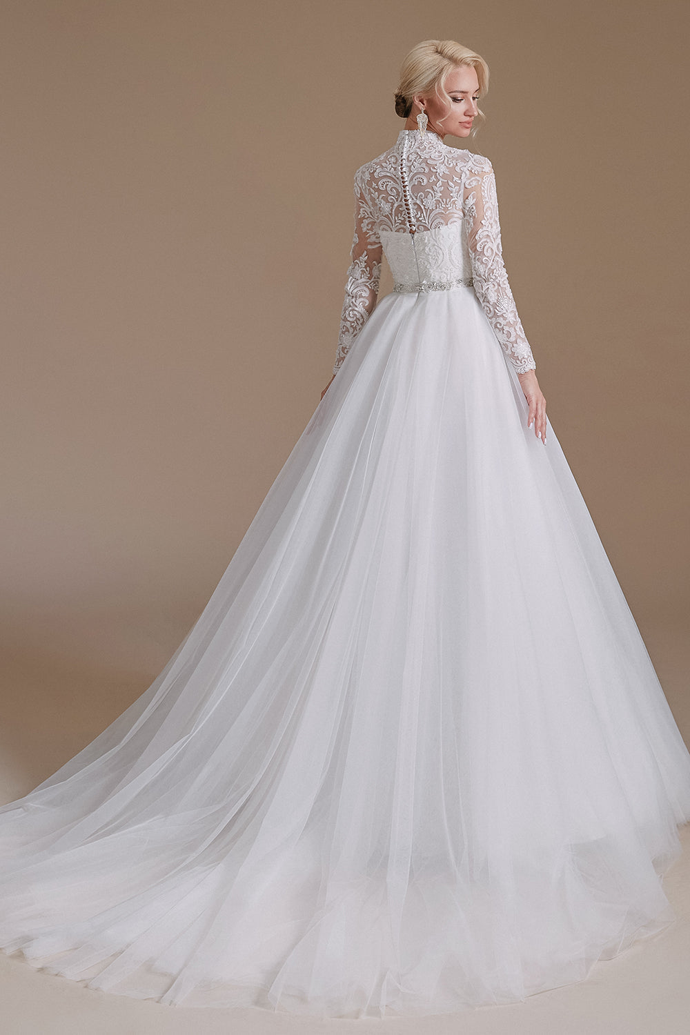 A-Line Lace Appliques Long Sleeve Tulle Chapel Train Wedding Dresses