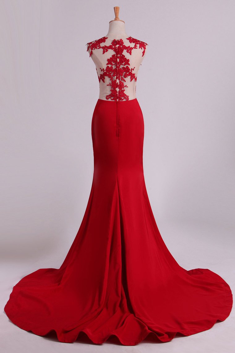 Red Scoop Mermaid Prom Dresses With Applique