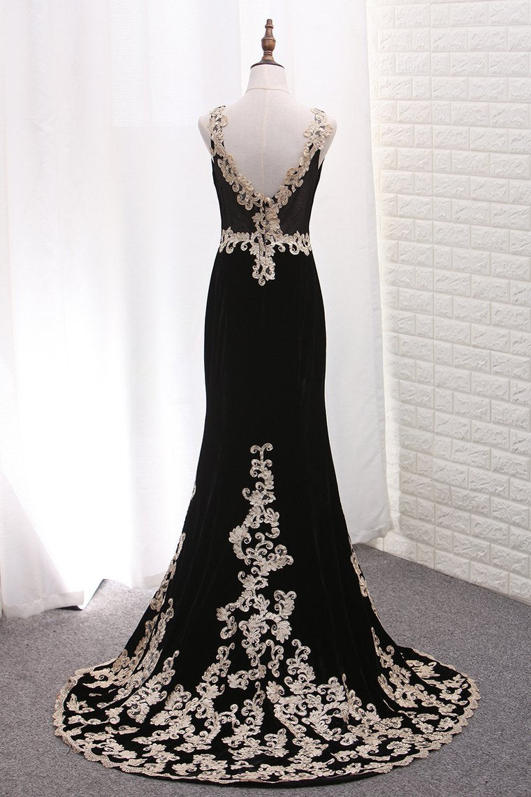 V Neck Mermaid Velvet Evening Dresses With Applique Sweep Train