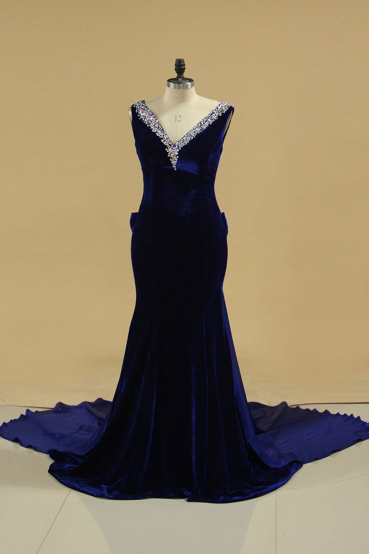 V Neck Velvet Mermaid Evening Dresses With Beading Court Train Detachable