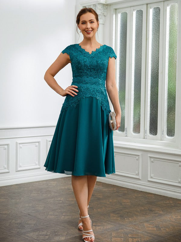 Noemi A-Line/Princess Chiffon Ruched V-neck Short Sleeves Knee-Length Mother of the Bride Dresses SWKP0020268