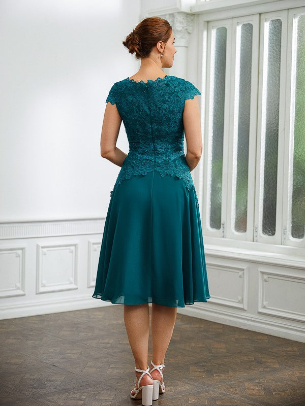 Noemi A-Line/Princess Chiffon Ruched V-neck Short Sleeves Knee-Length Mother of the Bride Dresses SWKP0020268